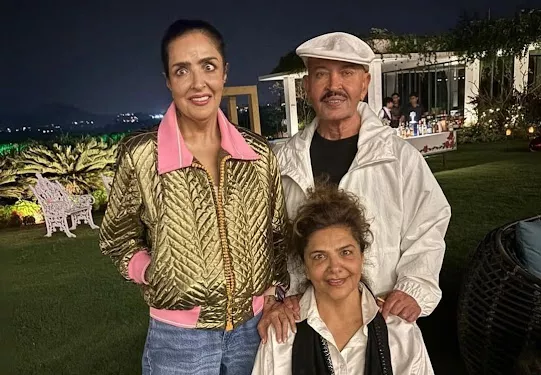 Sunaina Roshan, Hrithik Roshan, Rakesh Roshan