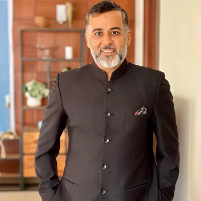 Chetan Bhagat's turbulent relationship with his father: Reality about the climax of 2 States, which is far from the reality of the author's real life