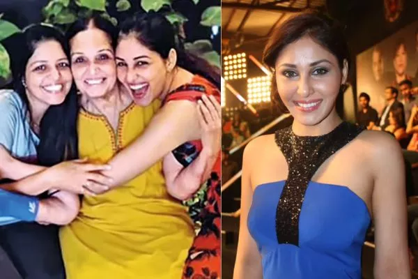 Pooja Chopra with her mom and sister