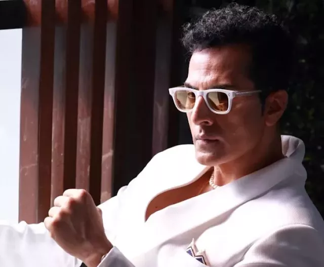 Sudhanshu Pandey, The Traitors