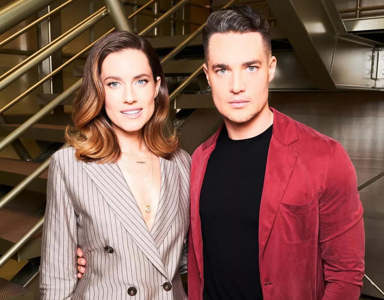 Allison Williams and Alexander Dreymon