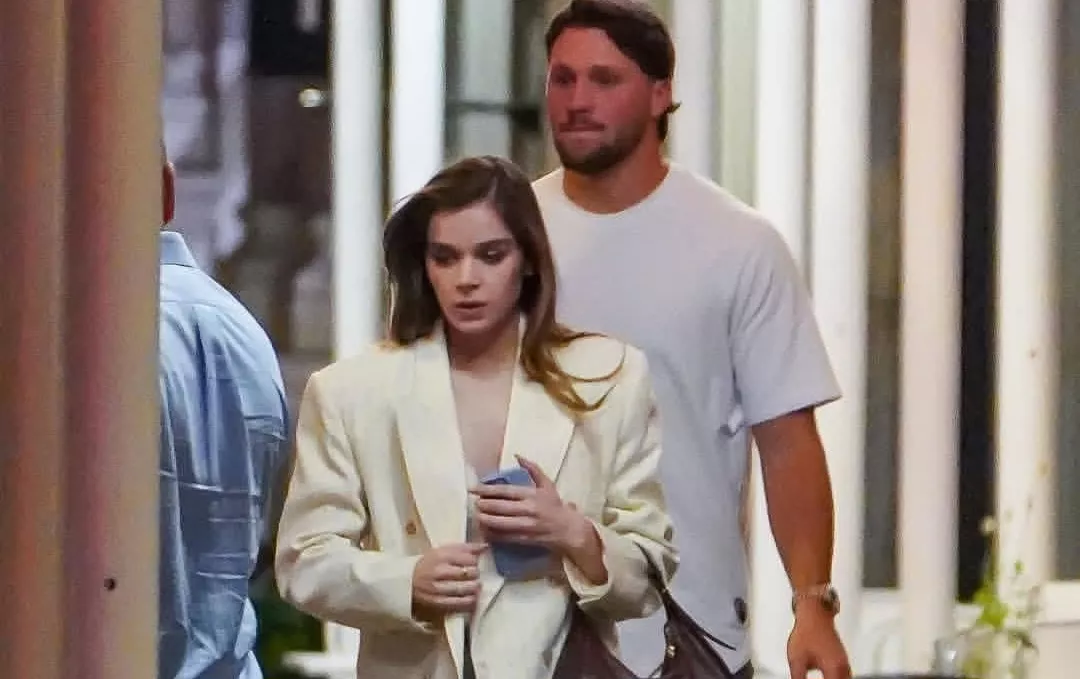 Will Hailee Steinfeld Attend Golden Globes While Her Husband, Josh Allen, Plays In Playoffs? Here's What We Know  1