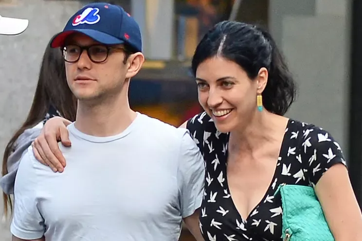 Joseph Gordon-Levitt and his wife