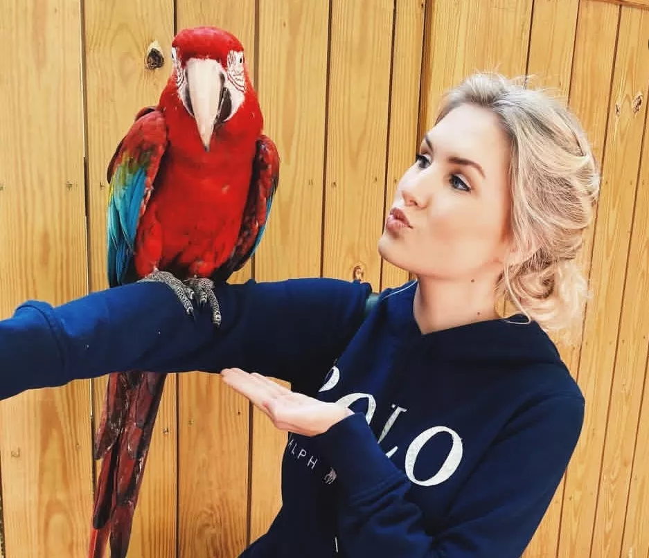 Who Is Katie Bates? All About Her Childhood In Spotlight, Early Marriage, Pregnancy Loss, And Husband's Betrayal  2