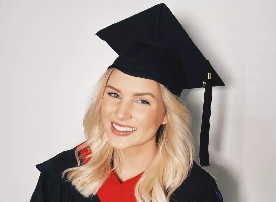 Who Is Katie Bates? All About Her Childhood In Spotlight, Early Marriage, Pregnancy Loss, And Husband's Betrayal  3