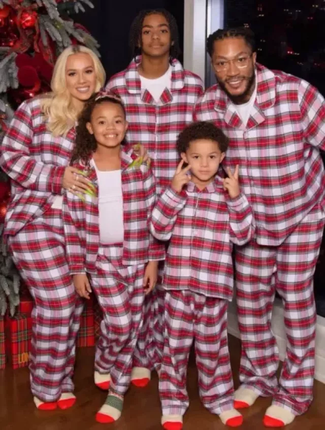 Derrick Rose with wife and kids