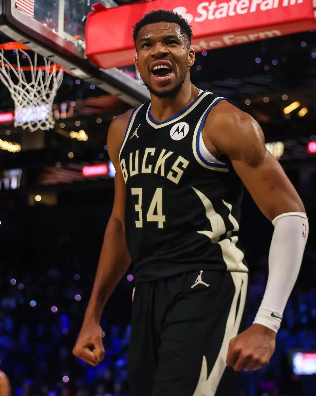 Giannis Antetokounmpo leads Bucks&rsquo; title push with elite 2025-26 form as trade buzz grows and big NBA clashes await