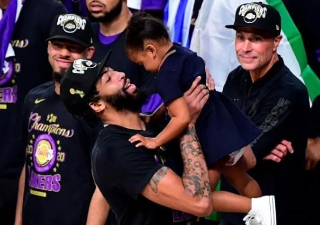 Who is Anthony Davis's wife, Marlen Polanco Davis? Know All About Her Amid His Trade To the Washington Wizards  7