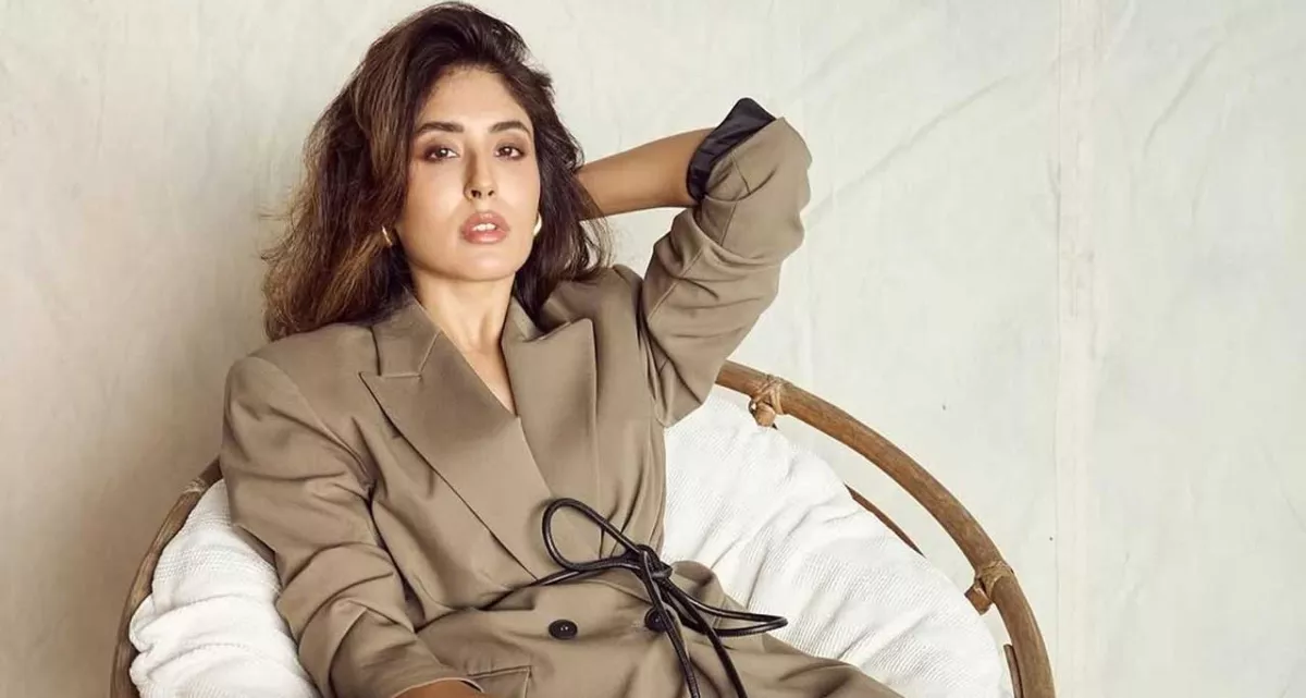 kritika kamra