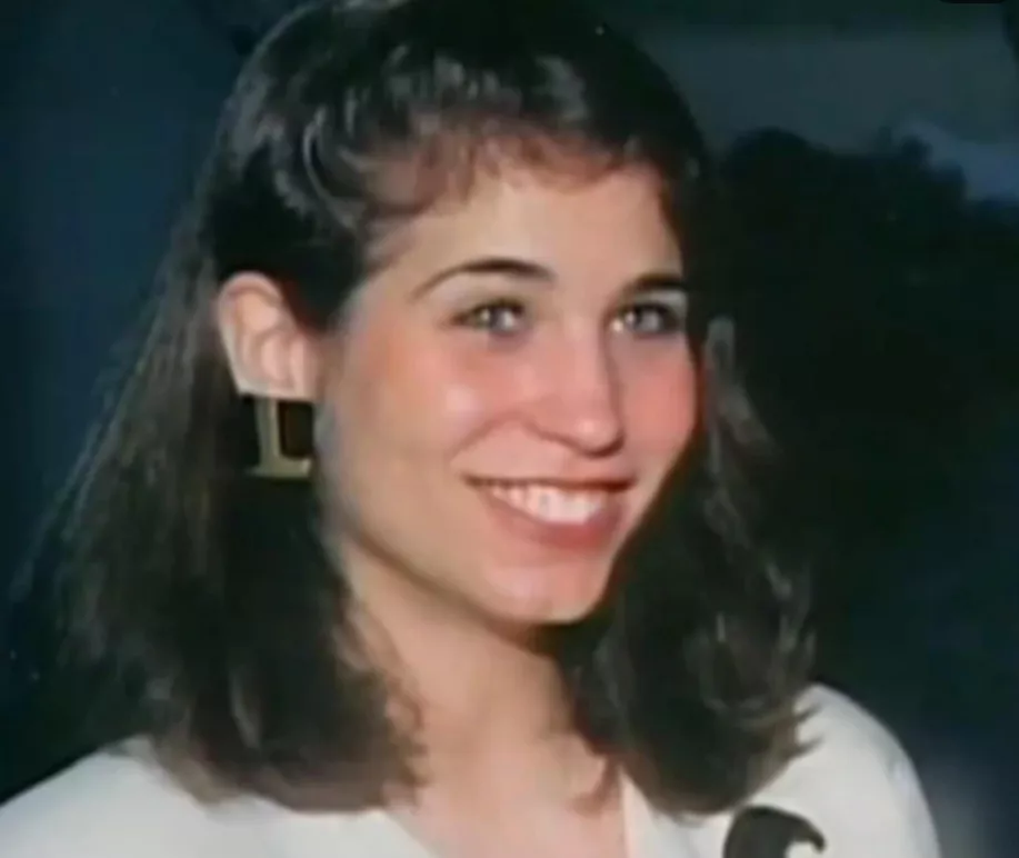 Who Was Lauren Bessette? All About Carolyn Bessette's Sister, Who Died With Her And JFK Jr. in 1999 Crash  3