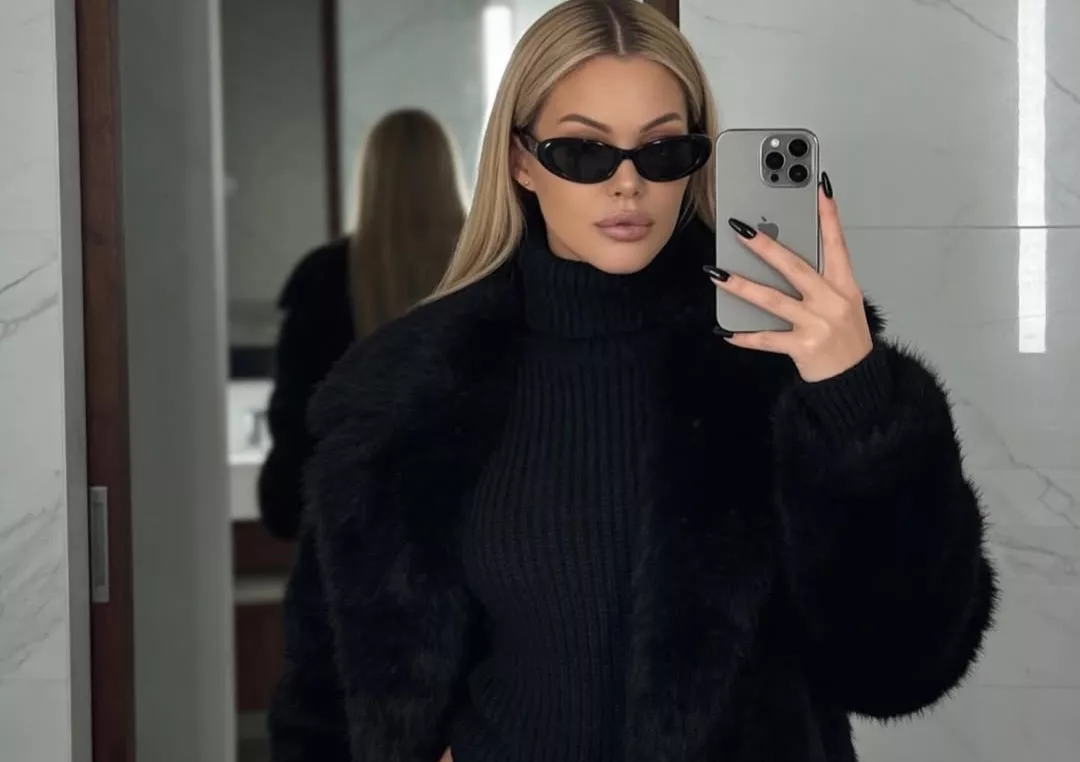 Who Is Shanna Moakler? All About Travis Barker's Ex-Wife As She Throws Shades At Kourtney Kardashian  1