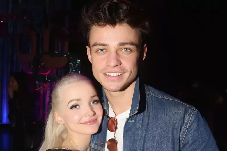 Dove Cameron and Thomas Doherty