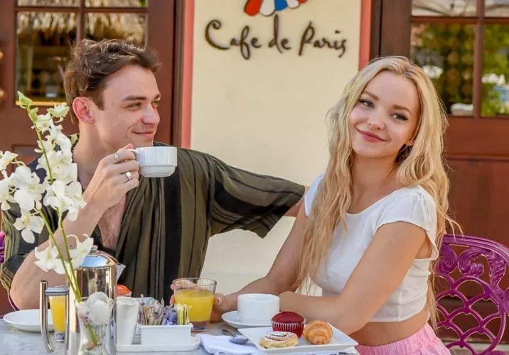 Dove Cameron and Thomas Doherty
