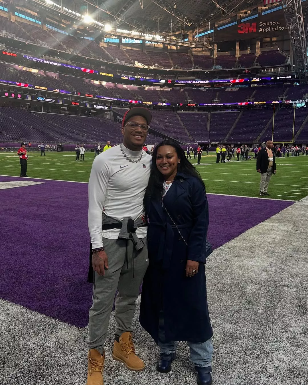 DJ Moore and Raven Battle