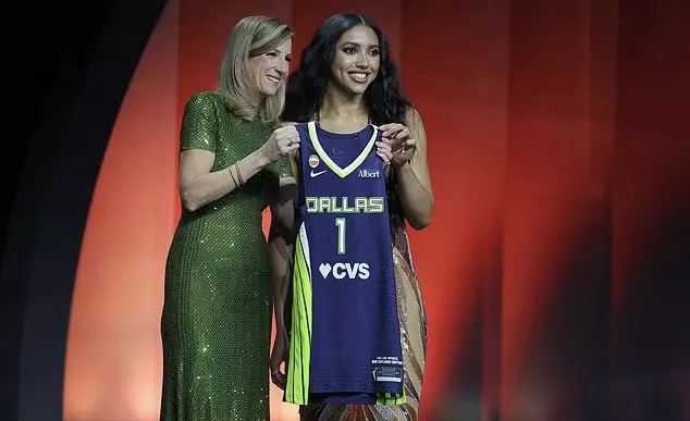 Paige Bueckers and Azzi Fudd