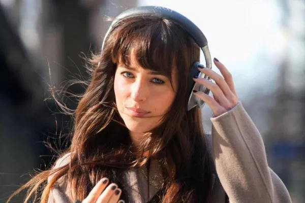 Dakota Johnson (Photo credit: Dakota Johnson Italia.)