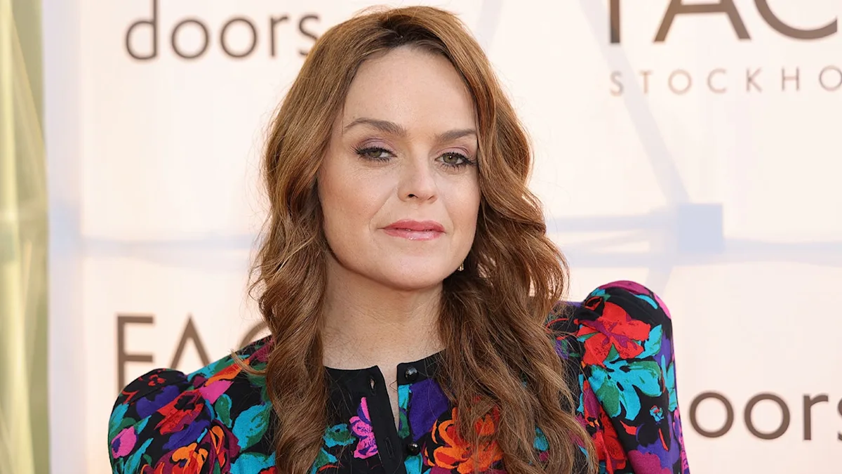 Taryn Manning and Holly Hartman 