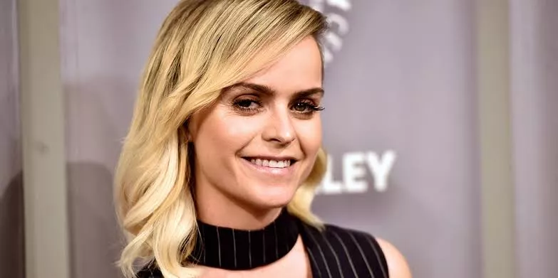 Taryn Manning and Holly Hartman 