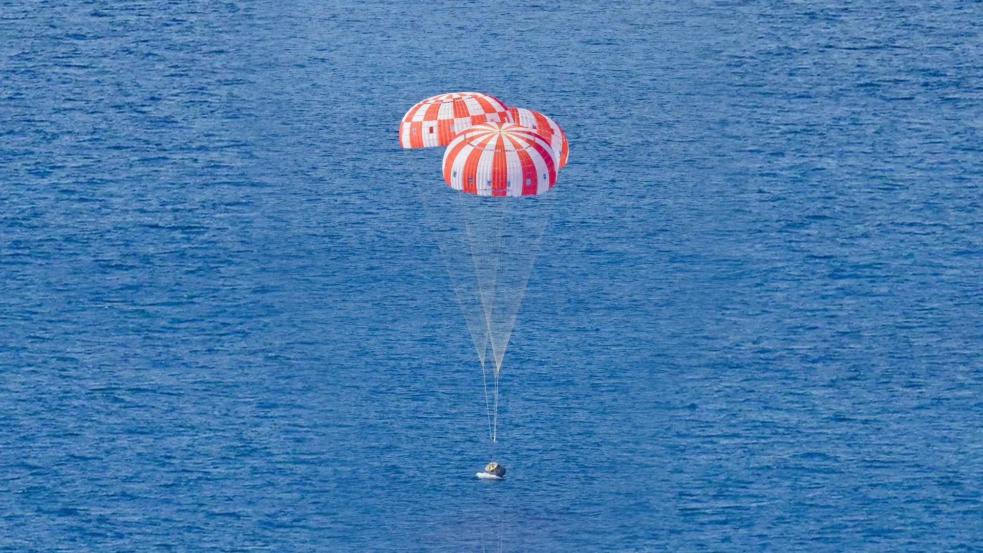 Artemis splashdown