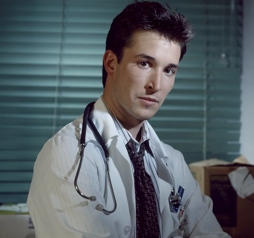 noah-wyle