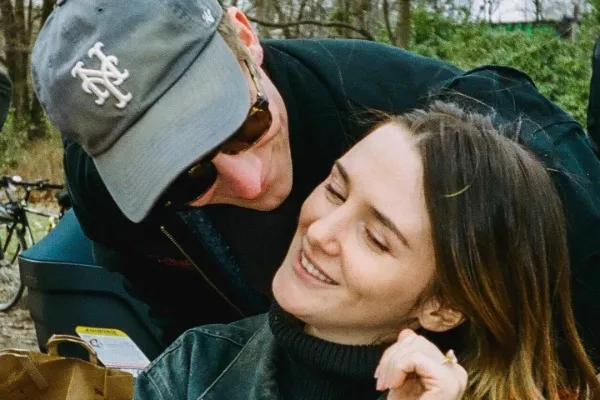 Jeremy Allen White and Addison Timlin