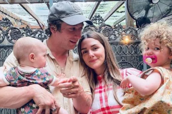 Jeremy Allen White and Addison Timlin