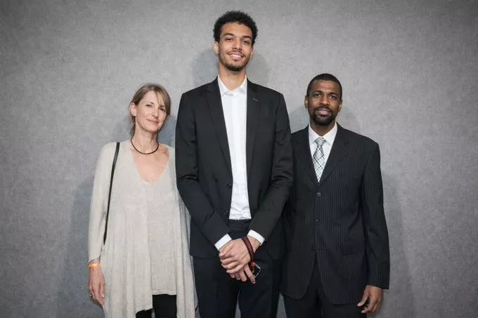 Victor Wembanyama with parents