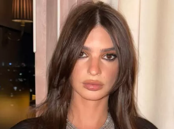Emily Ratajkowski