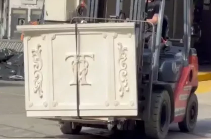 Taylor Swift wedding decor
