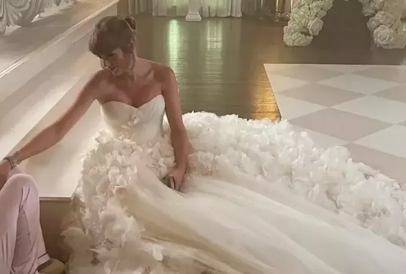 Taylor Swift in wedding dress