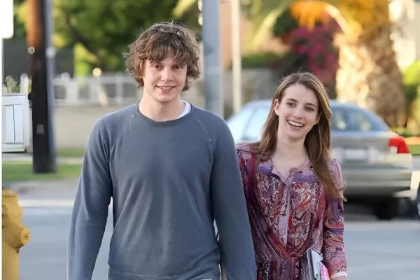 Emma Roberts and Evan Peters