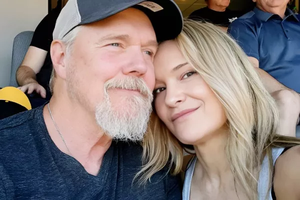 Trace Adkins and Victoria Pratt