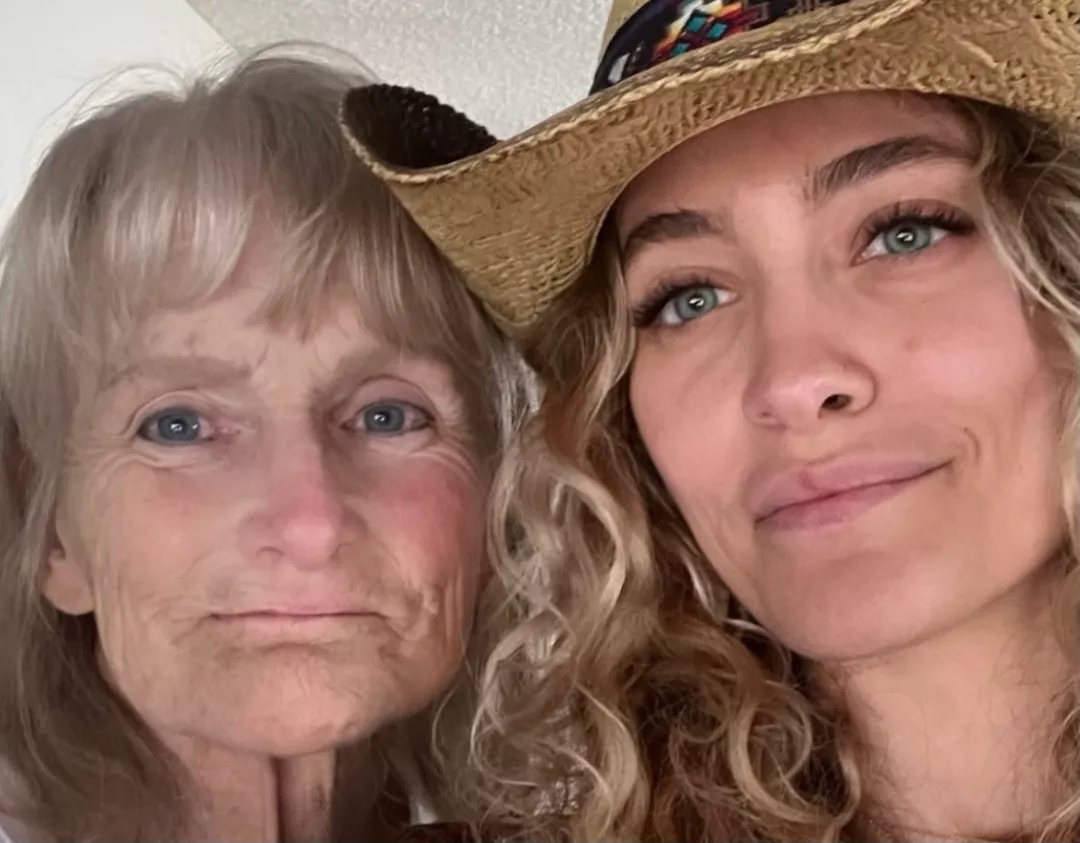 Debbie Rowe and Paris Jackson 