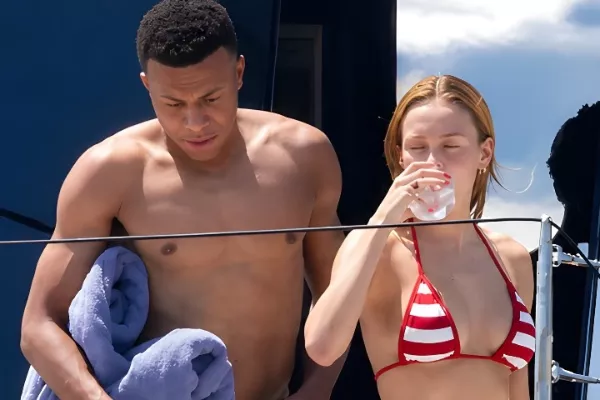 Ester Expósito and Kylian Mbappé