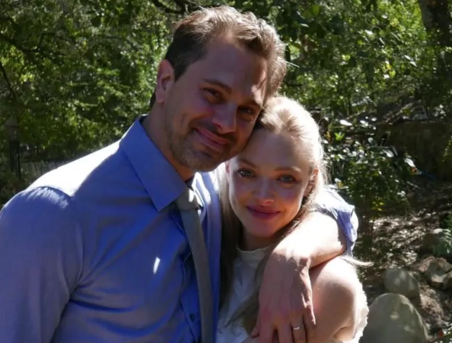 Amanda Seyfried and Thomas Sadoski