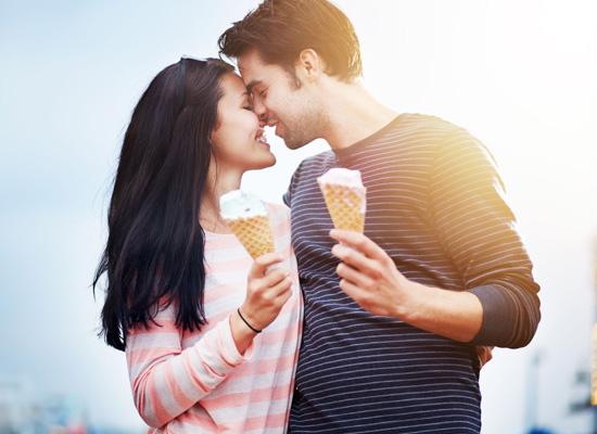 10 Romantic Tricks To Be An Eternal Boyfriend To Your Wife