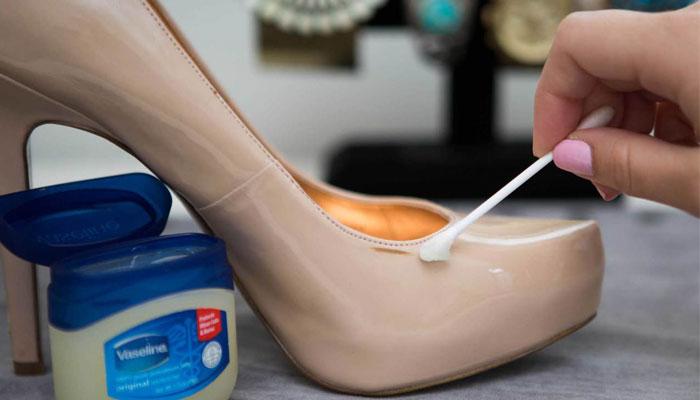 12 Incredibly Unique Uses Of Vaseline That Nobody Told You Before