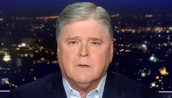 Sean Hannity Sparked Concern With 'Puffy Face' Months Before His Pre-Wedding Party At Mar-A-Lago
