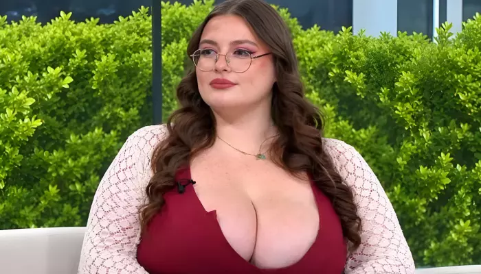 28-Year-Old OnlyFans Creator With Huge Breasts Earns Nearly USD 200K A Month On The Adult Platform