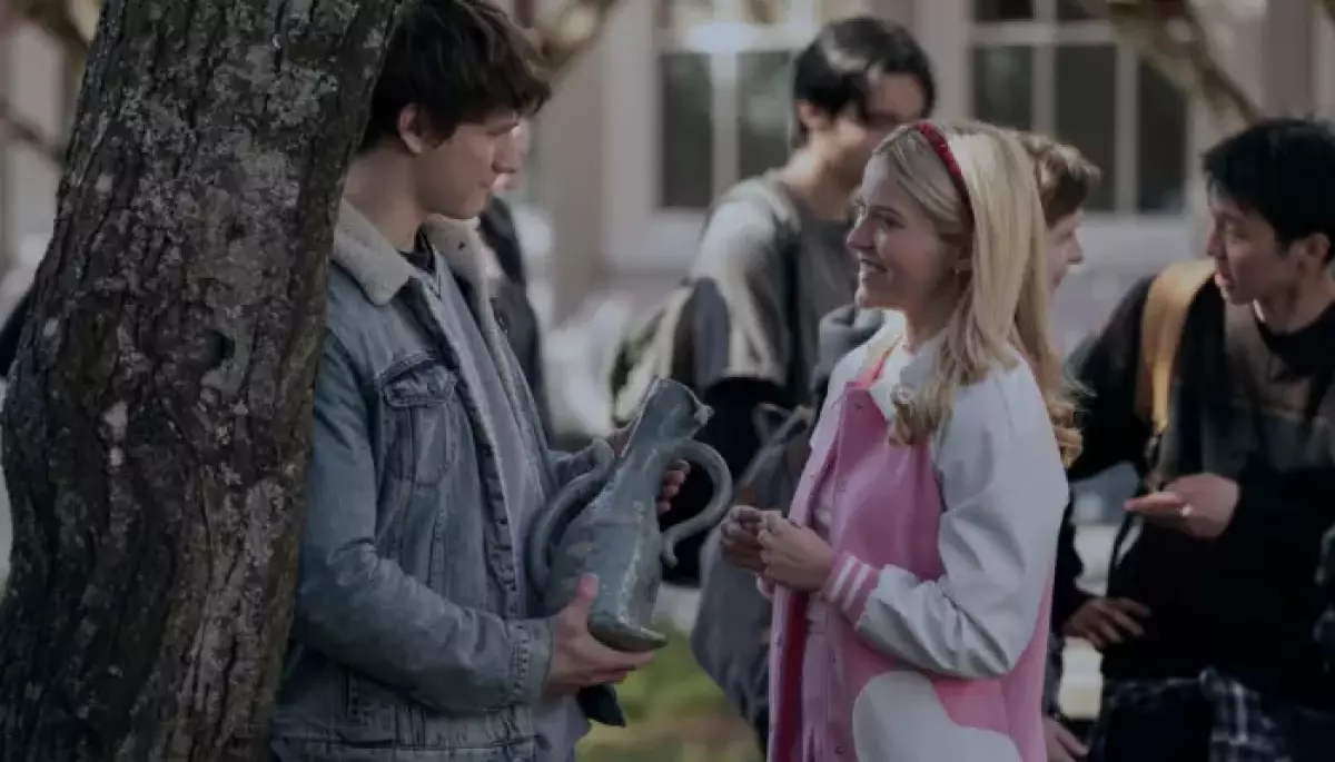 ‘Elle’ Ending Explained, Whom Does ‘Elle’ End Up With, After Kissing ‘Dustin’ And ‘Miles’? Find Out
