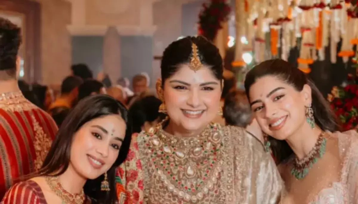Anshula Kapoor’s Mehendi Ceremony, Step Sister Janhvi Steals The Limelight In A Golen Hued Attire