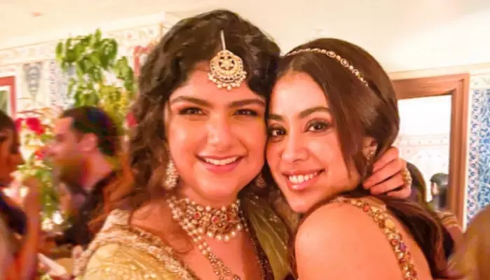 Anshula Kapoor's Mehendi Ceremony, Step Sister Janhvi Steals The Limelight In A Golden Hued Attire