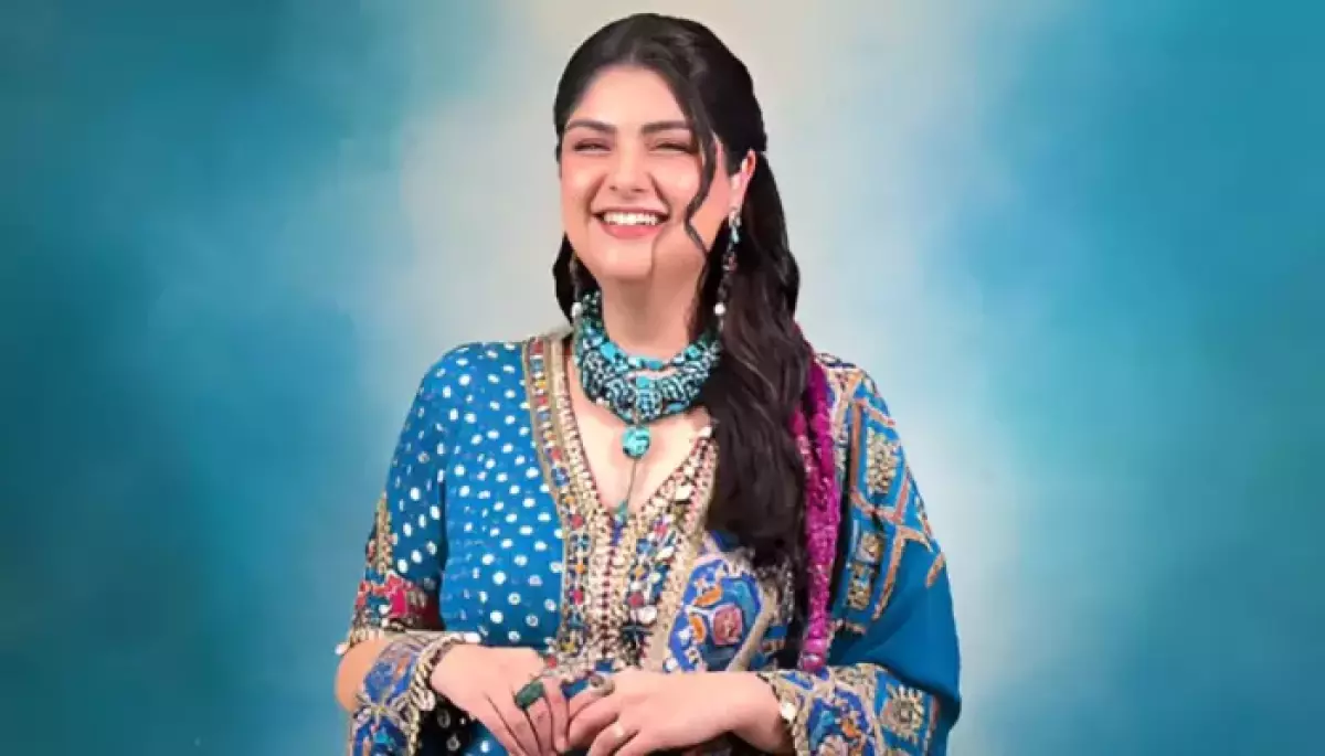 Anshula Kapoor Honours Her In-Laws By Wearing A Teal Blue Bridal Lehenga For Mehendi