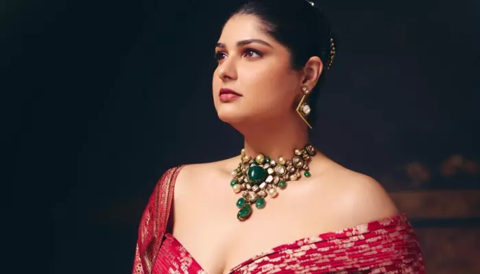 Anshula Kapoor Proudly Introduces Herself As A Married Woman, Flaunts Her Banarasi Sari At Reception