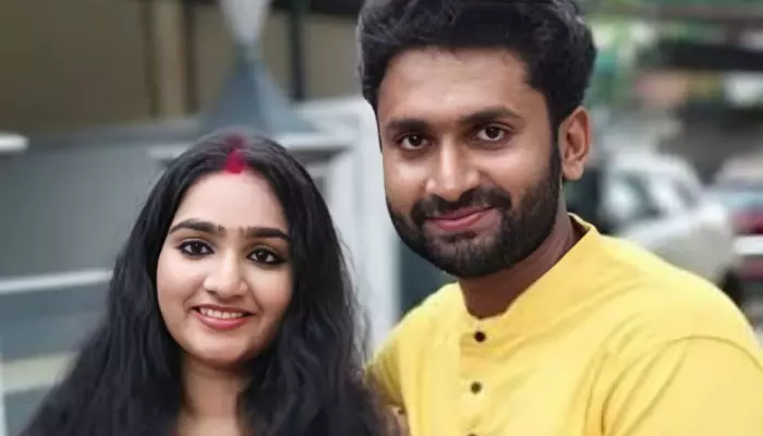 Meet Megha, Kerala YouTuber Akhil NRD's Wife, Who Eloped With A Bus Conductor In Nightgown
