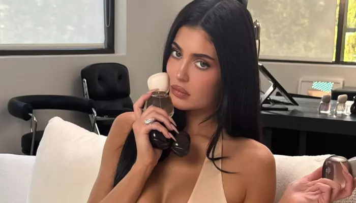 29-Yr-Old Kylie Jenner Wants 'Bigger Breast Implants' After Confessing About 445 CC Plastic Surgery