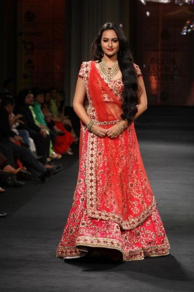 Sonakshi sinha traditional dress Clearance