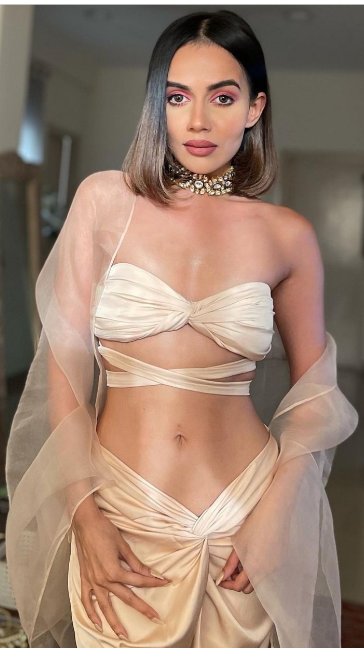 Komal Pandey big boobs