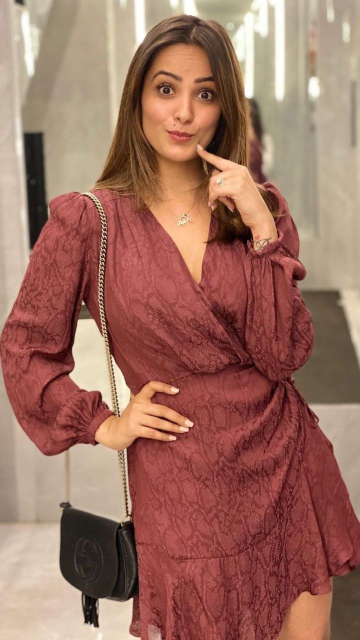 anita hassanandani dress designer Anita Hassanandani's designer blouses for trendy sarees